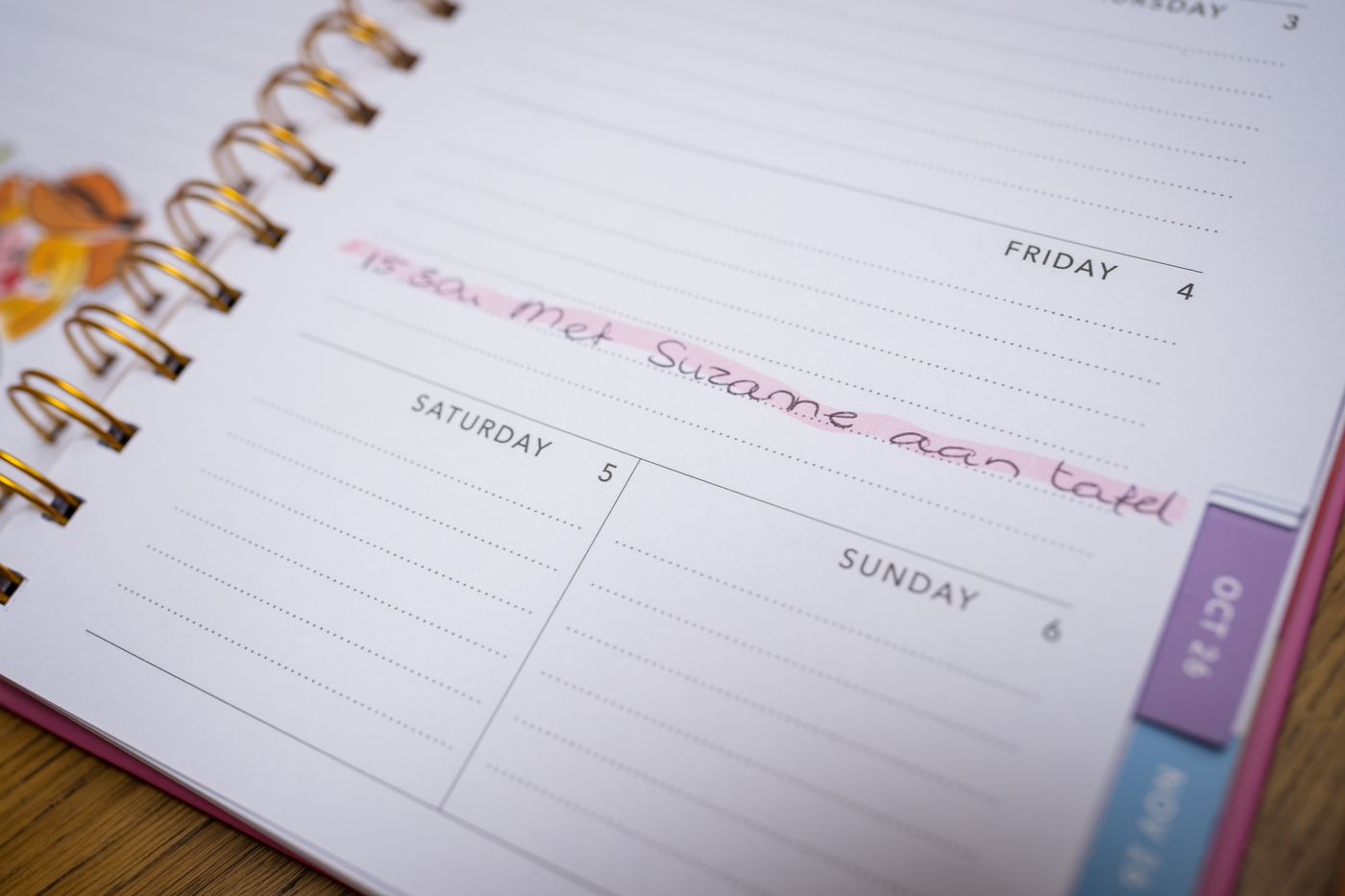 Agenda met op vrijdag de notitie: 13.30 uur, Met Suzanne aan tafel